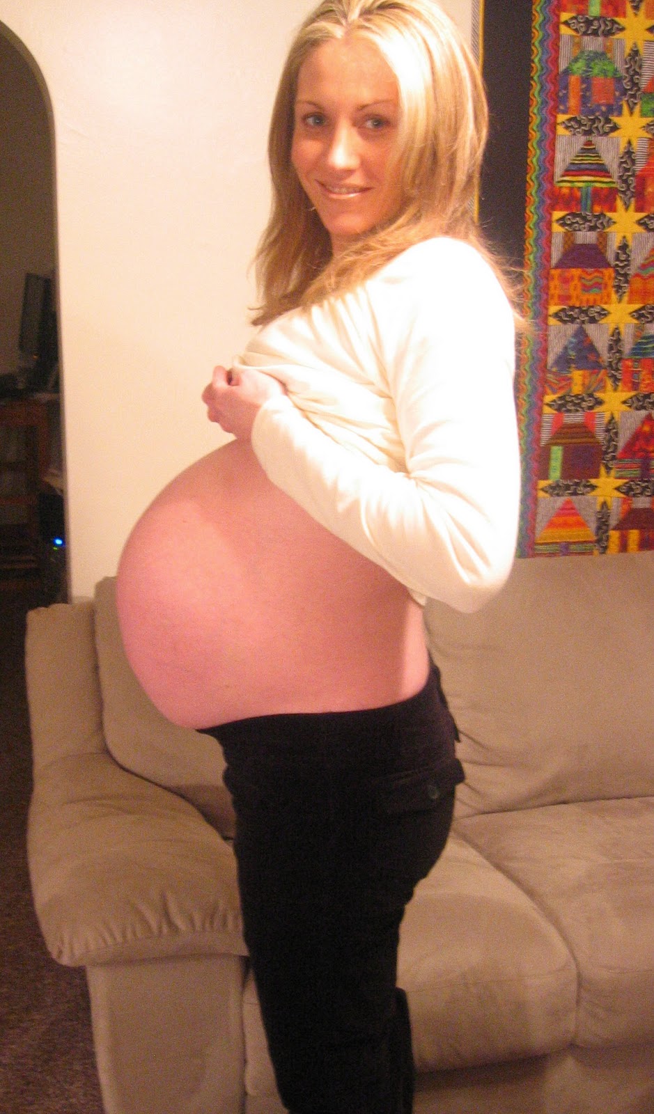How big is the world's largest pregnant belly?